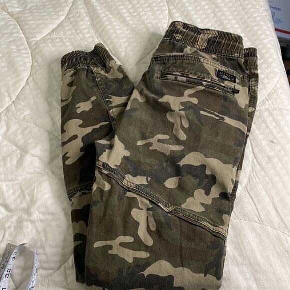 Unisex Child’s Nitrous Black Camo Joggers Size L. - Picture 9 of 16